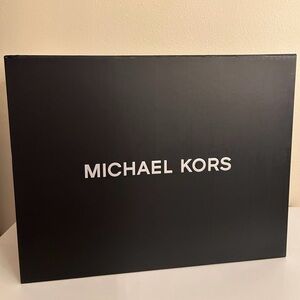 MICHAEL KORS Large Sturdy Box with Branded Tissue Paper
